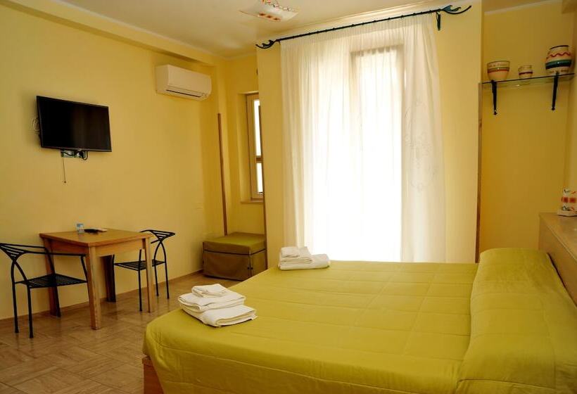 اتاق لوکس, Cala Dei Normanni Camere Sulle Mura