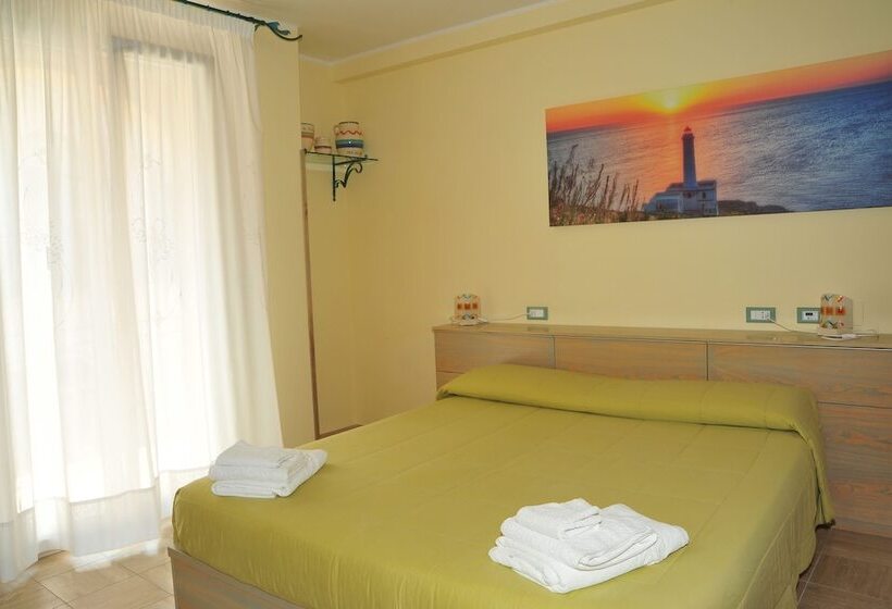 اتاق لوکس, Cala Dei Normanni Camere Sulle Mura