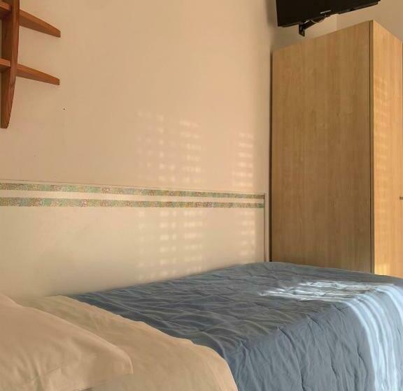 اتاق استاندارد یک نفره, Albergo Moderno