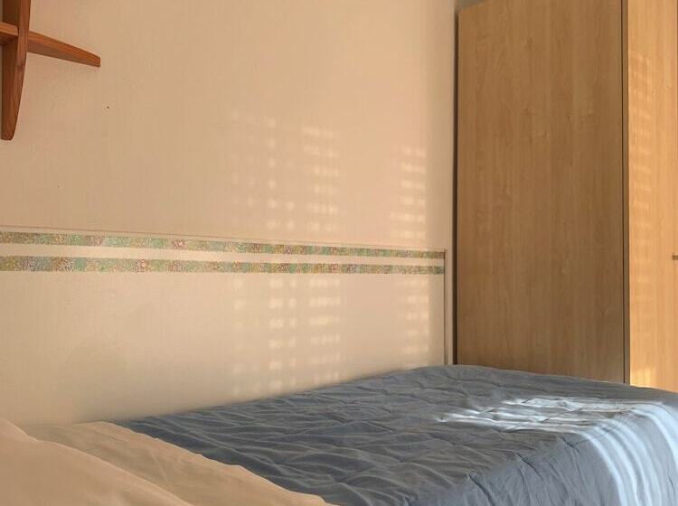 اتاق استاندارد یک نفره, Albergo Moderno