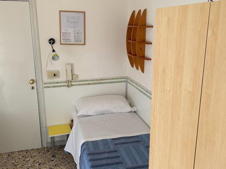 اتاق استاندارد یک نفره, Albergo Moderno