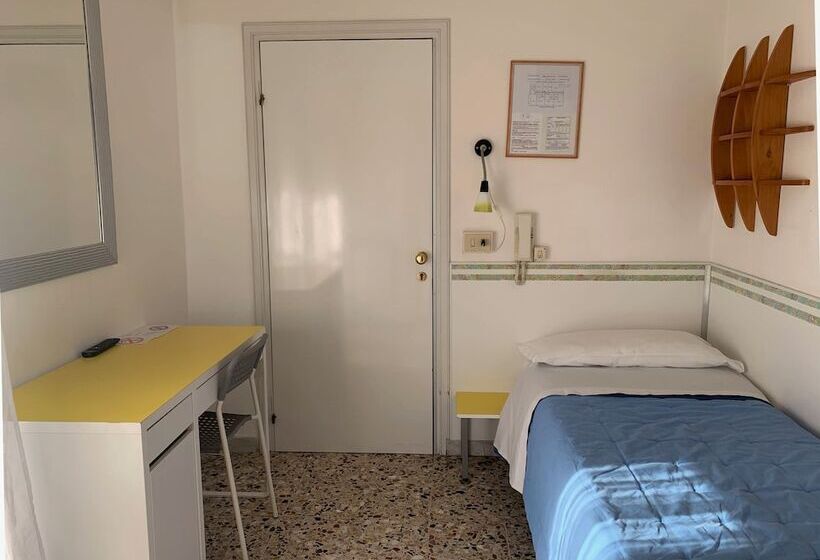 اتاق استاندارد یک نفره, Albergo Moderno