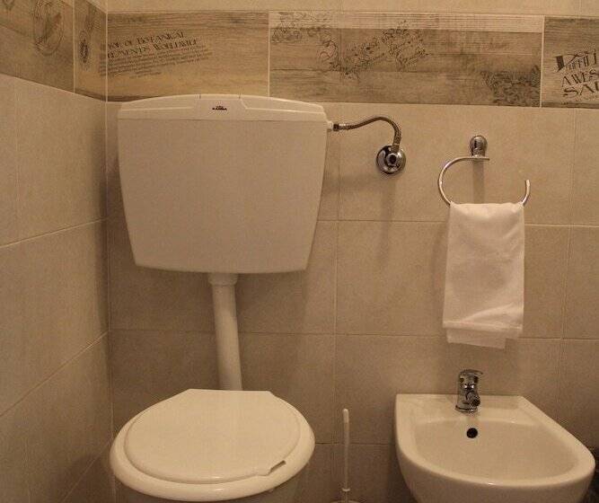 اتاق اکونومی, Albergo Moderno