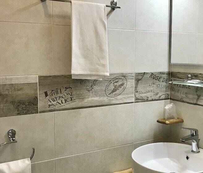 اتاق اکونومی, Albergo Moderno