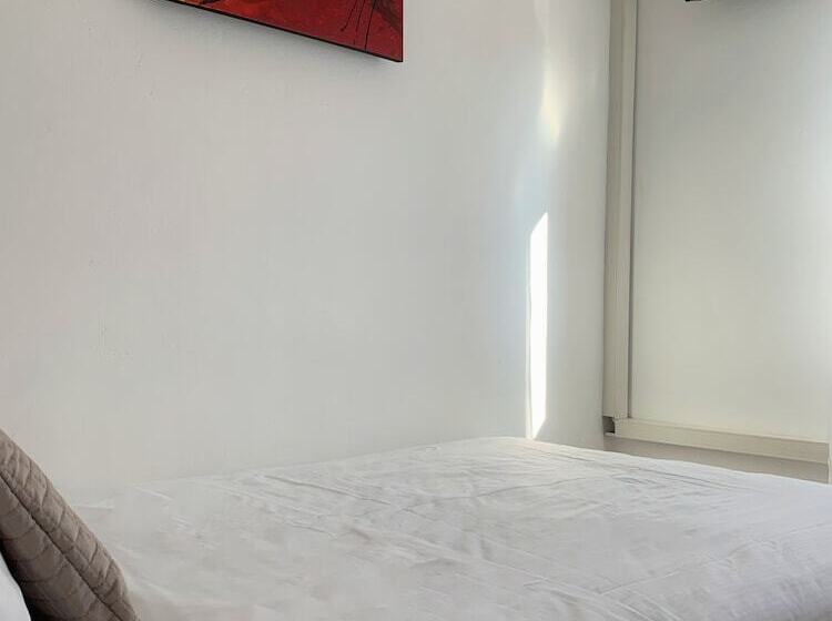 اتاق اکونومی, Albergo Moderno