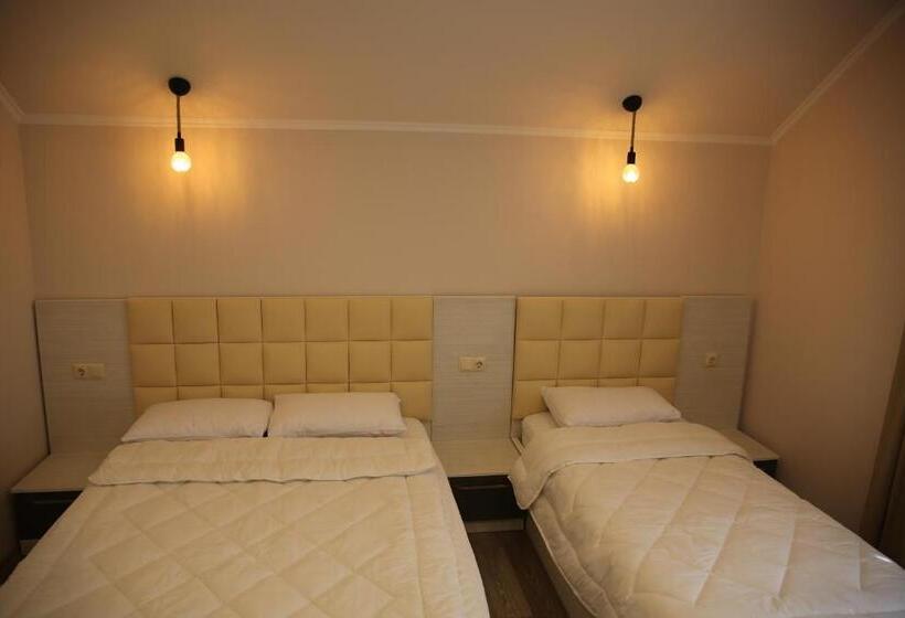 Standard Trippelrum, Mariana