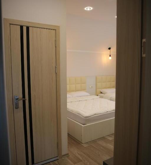 Standard Trippelrum, Mariana