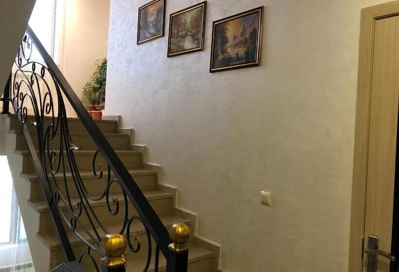 Standard Trippelrum, Mariana