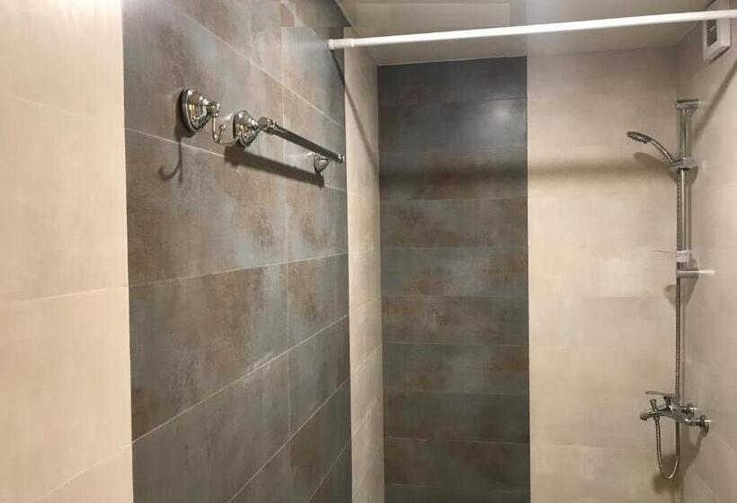 Standard Trippelrum Delat Badrum, Mariana