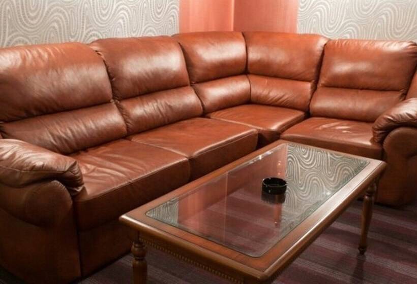 اتاق اکونومی, Nevsky