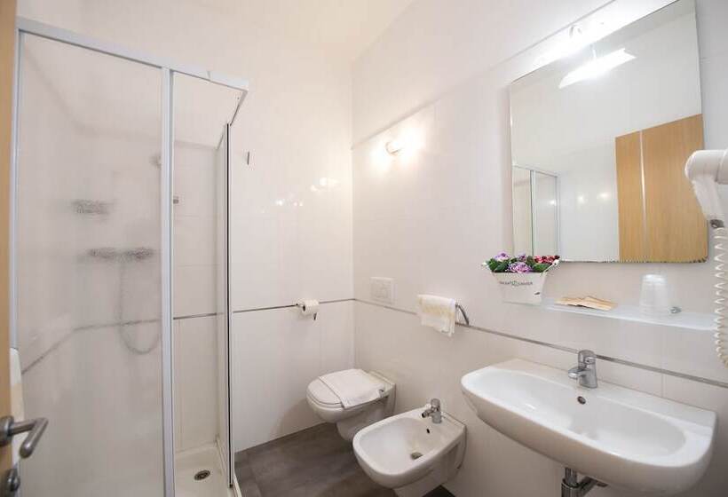 اتاق استاندارد سه نفره, Bed & Breakfast Camollia