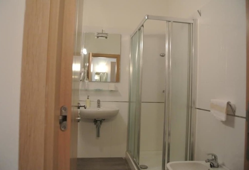 اتاق استاندارد سه نفره, Bed & Breakfast Camollia