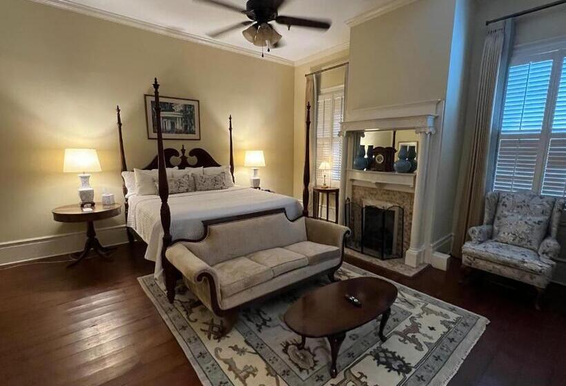 디럭스 룸 킹사이즈 침대, 1842 Inn