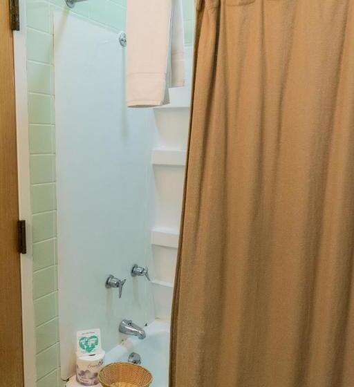 四人标准间, Abe Martin Lodge & Cabins