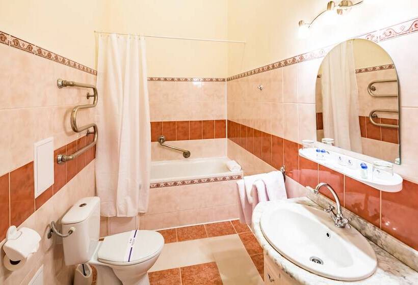 اتاق استاندارد, George