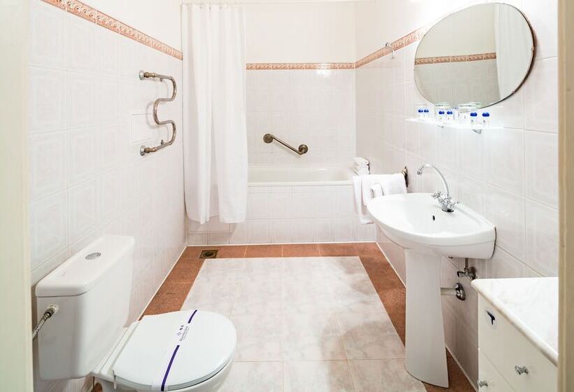 اتاق استاندارد, George