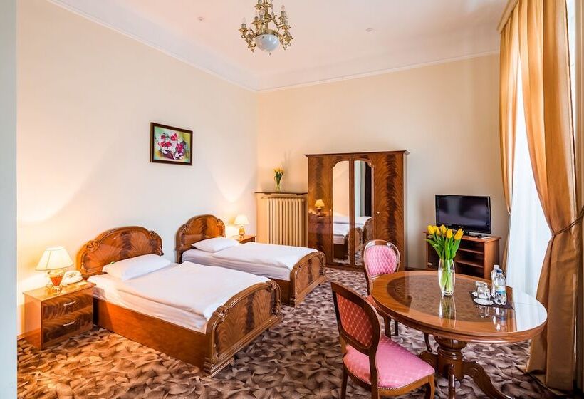 اتاق استاندارد, George