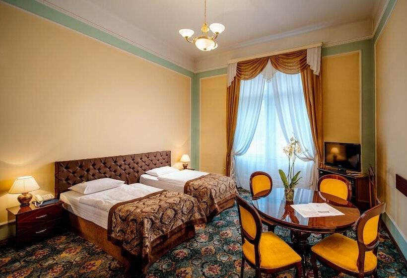 اتاق استاندارد, George