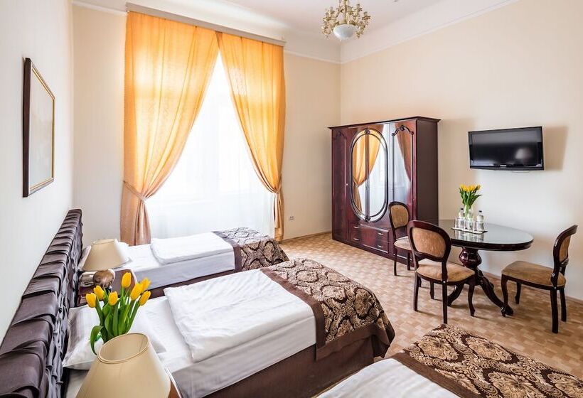 اتاق خانوادگی, George