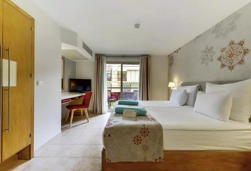 اتاق اکونومی, Robinson Camyuva   Adults Only