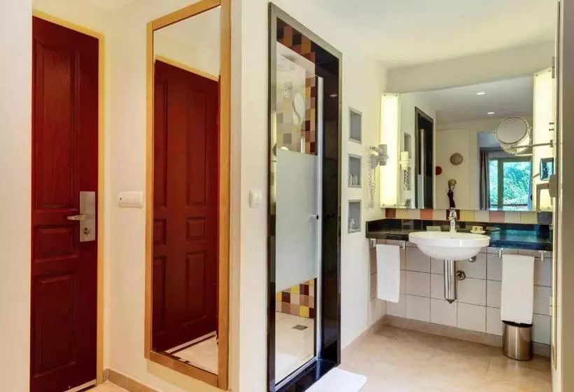 اتاق اکونومی یک تخته, Robinson Camyuva   Adults Only