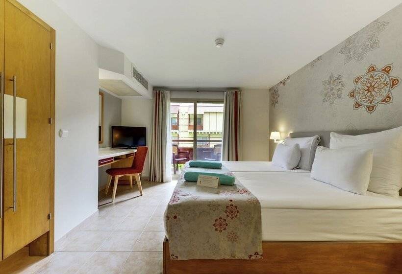 Quarto Economy, Robinson Camyuva   Adults Only