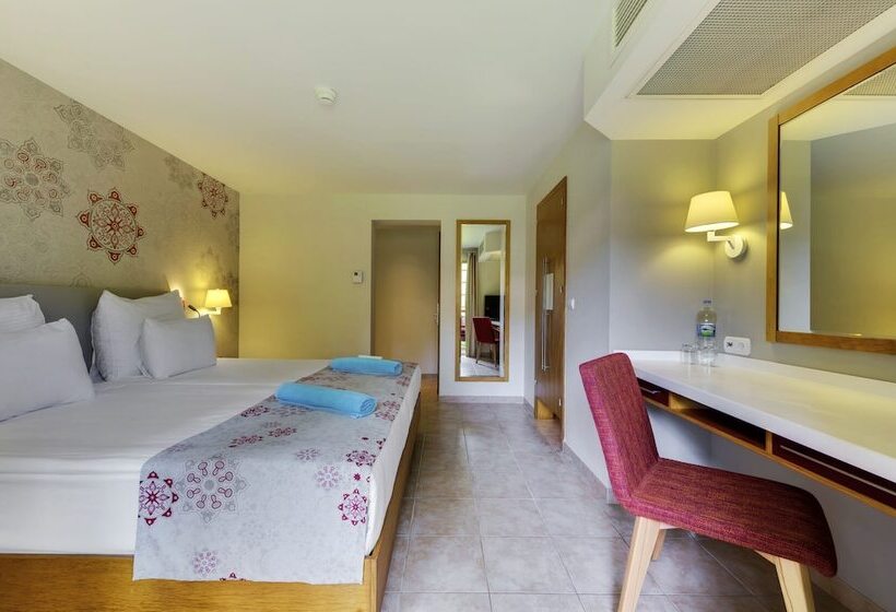 Quarto Superior, Robinson Camyuva   Adults Only