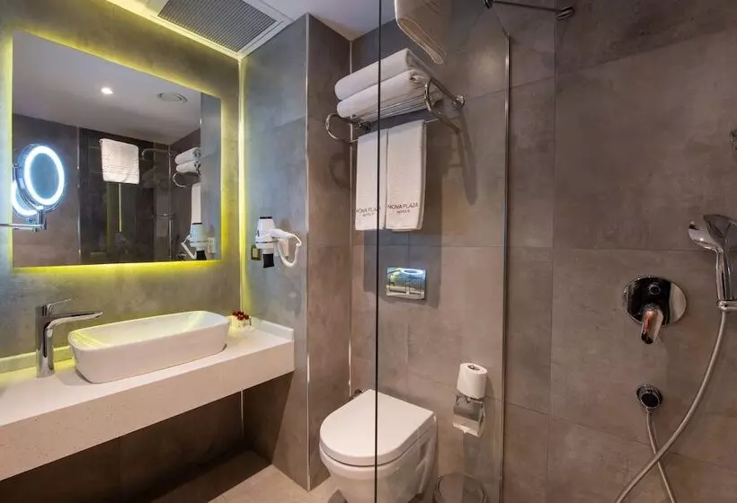 Standard Triple Room, Nova Plaza Crystal Hotel & Spa