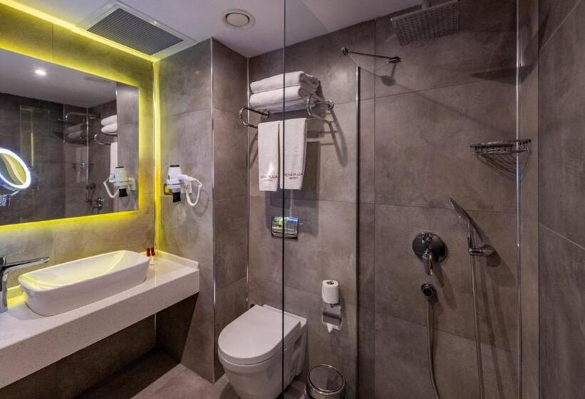 Standard Triple Room, Nova Plaza Crystal Hotel & Spa