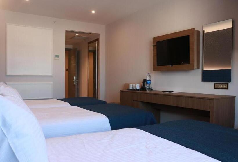 Standard Triple Room, Nova Plaza Crystal Hotel & Spa