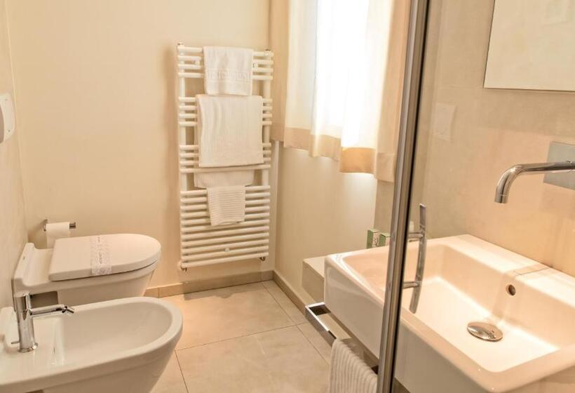 اتاق اکونومی, Country House La Radice