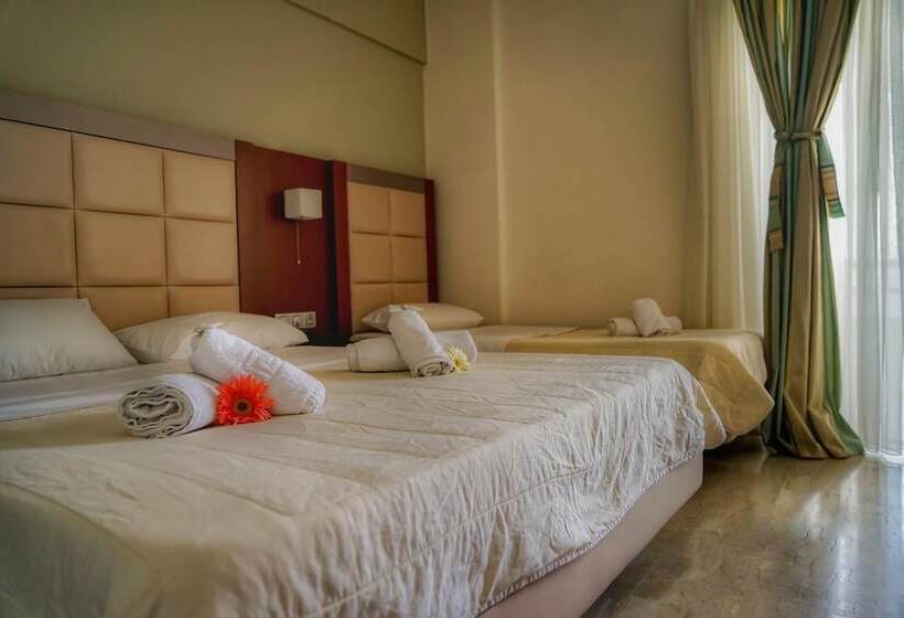 חדר סטנדרט לשלושה עם נוף לגינה, Kokoni Beach