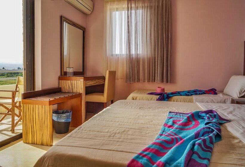 חדר סטנדרט לשלושה עם נוף לגינה, Kokoni Beach