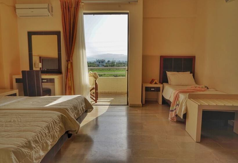 חדר סטנדרט לשלושה עם נוף לגינה, Kokoni Beach