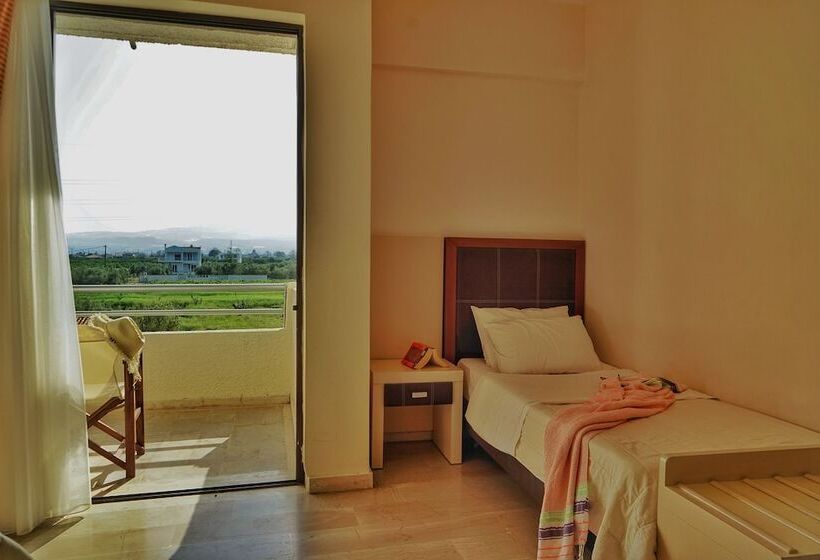 חדר סטנדרט לשלושה עם נוף לגינה, Kokoni Beach