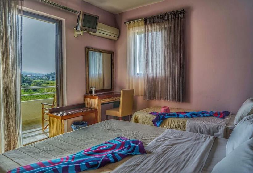 חדר סטנדרט לשלושה עם נוף לגינה, Kokoni Beach