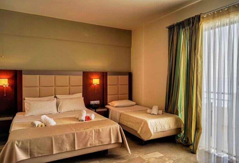 חדר פרמיום לשלושה, Kokoni Beach