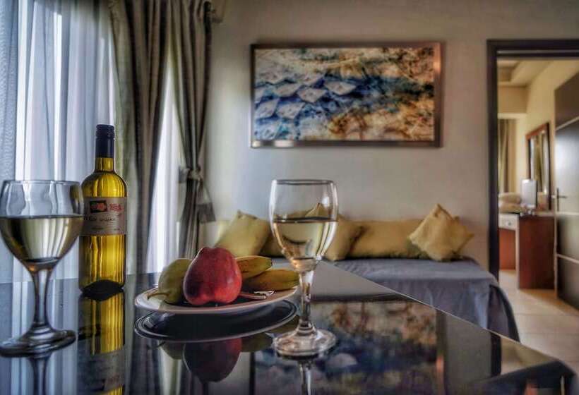 סוויטת ג'וניור צדדית נוף לים, Kokoni Beach