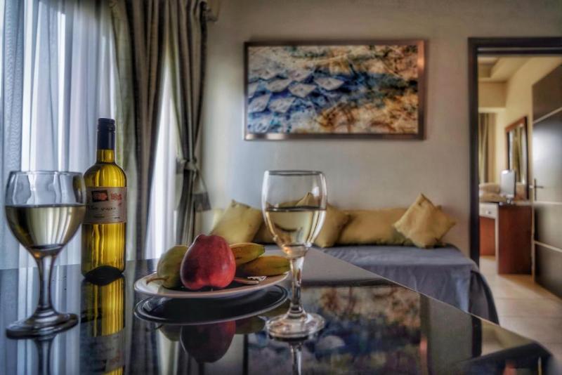 סוויטת ג'וניור צדדית נוף לים, Kokoni Beach