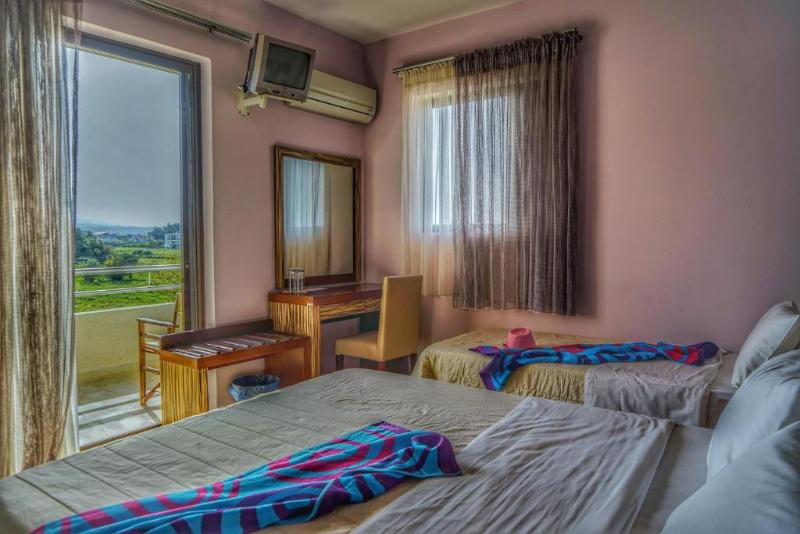 חדר סטנדרט לשלושה עם נוף לגינה, Kokoni Beach