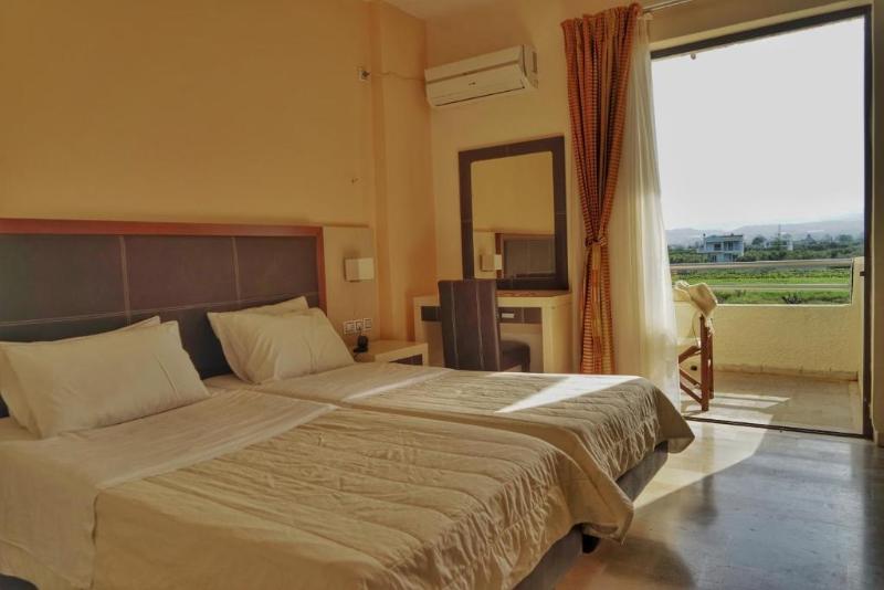 חדר סטנדרט לשלושה עם נוף לגינה, Kokoni Beach