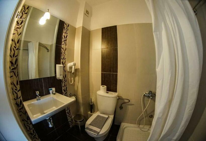 חדר סטנדרט לשלושה עם נוף צדדי לים, Kokoni Beach