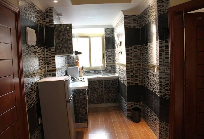 سوییت لوکس, Emmad Furnished