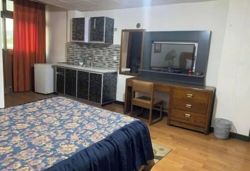 استودیوی استاندارد, Emmad Furnished