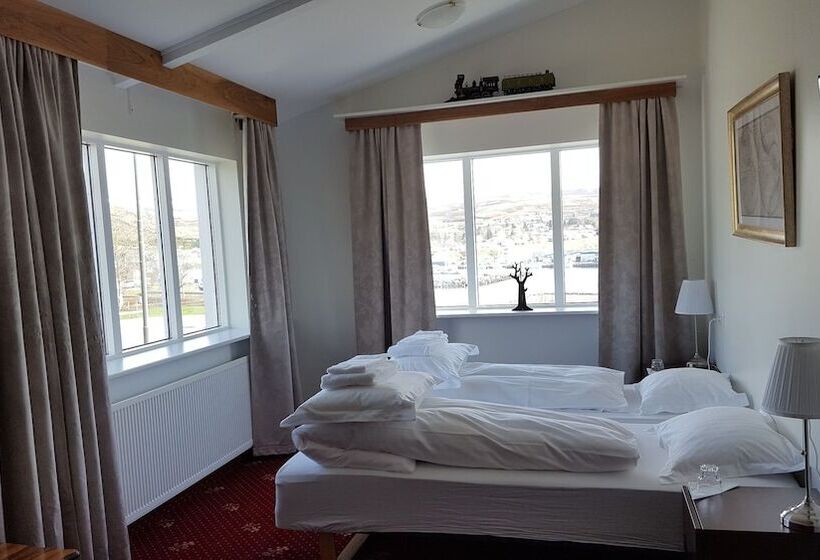 اتاق استاندارد سه نفره, Húsavík Cape