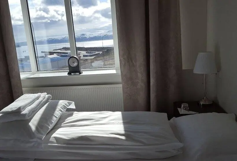 اتاق استاندارد سه نفره, Húsavík Cape