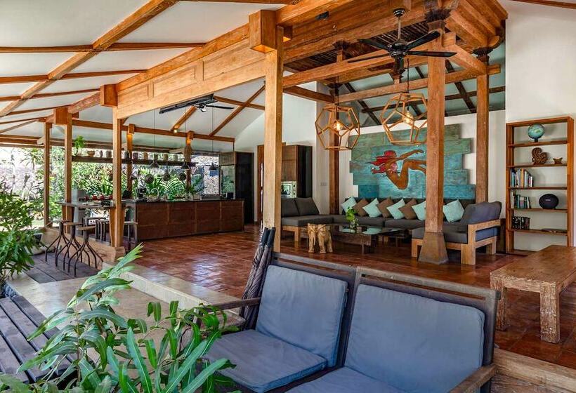ویلای 3 خوابه با استخر, Kuno Villas