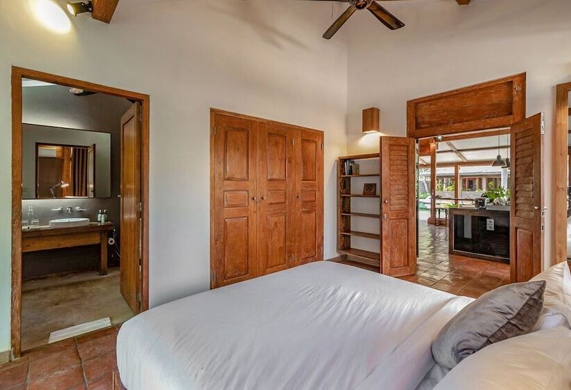 プール付３ベッドルーム　ビラ, Kuno Villas