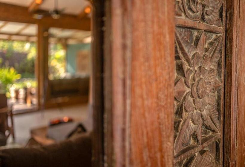 プール付３ベッドルーム　ビラ, Kuno Villas