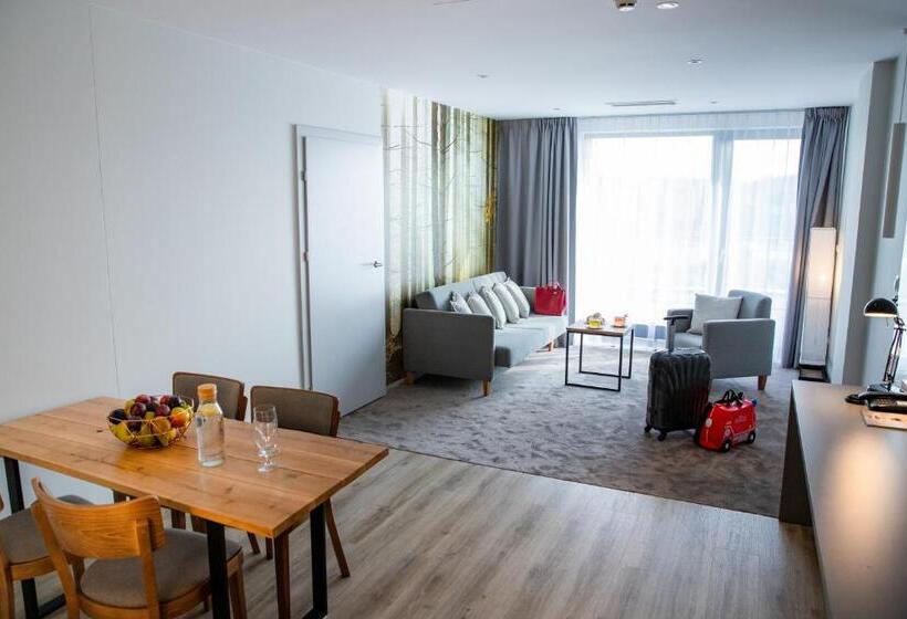 סוויטת ג'וניור עם מרפסת, Notera Hotel Spa